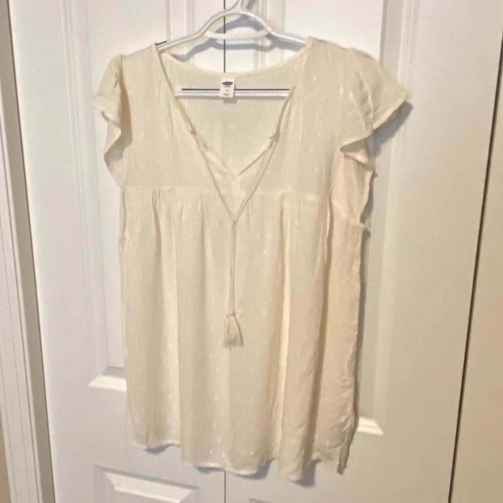 Old Navy ivory clip dot flutter sleeve top